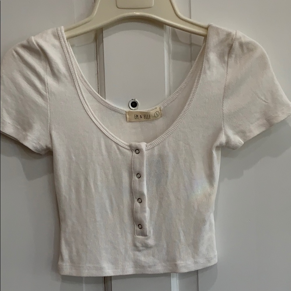 S/sleeve crop top w/4 buttons. Scoop neck/back,